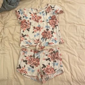 ✨B2G2✨ Matching floral pajama set